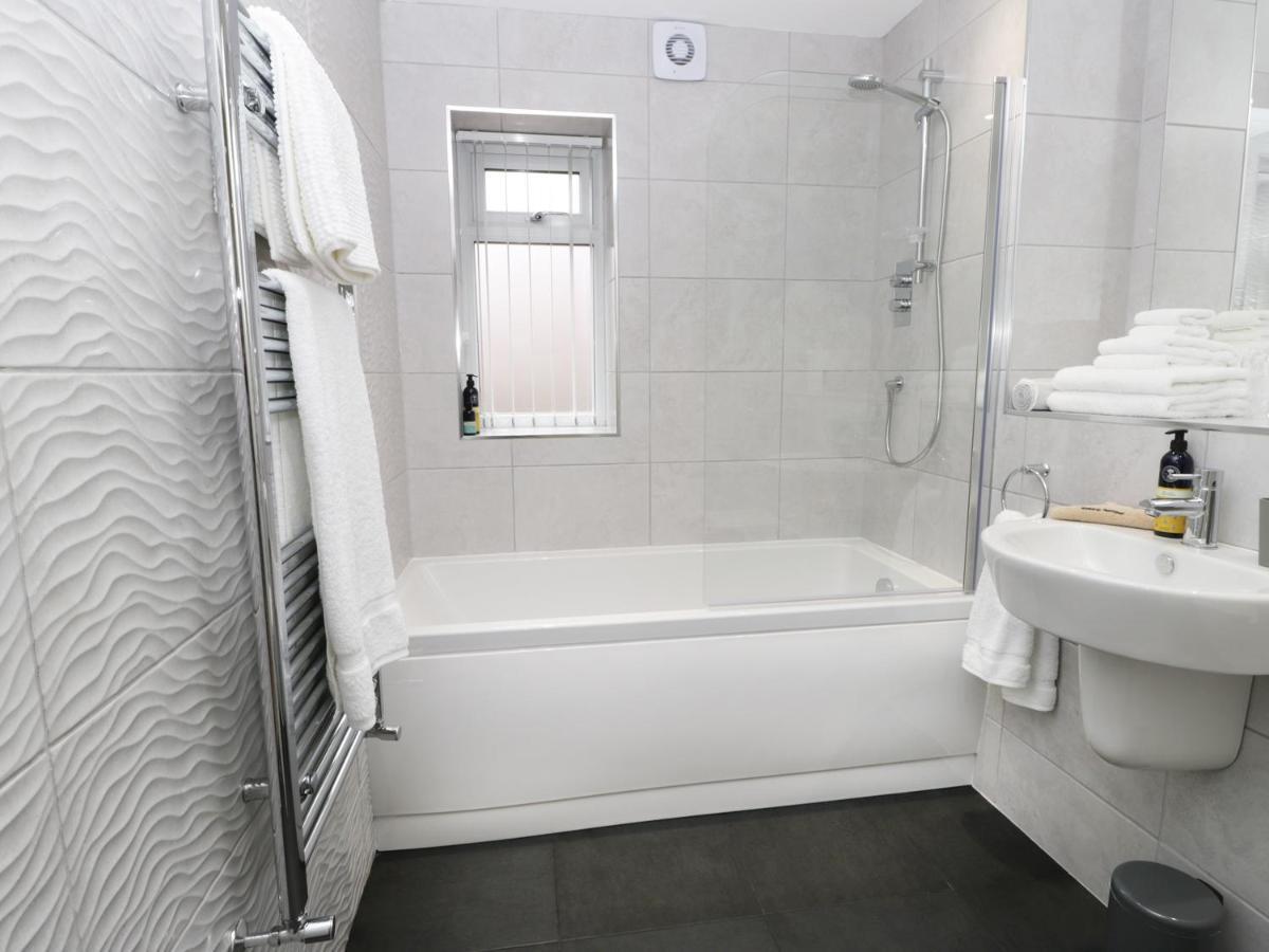 The Office Gardens, Apartment 1 วิทบี ภายนอก รูปภาพ